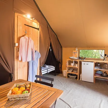 Campingplatz Village Huttopia 3*